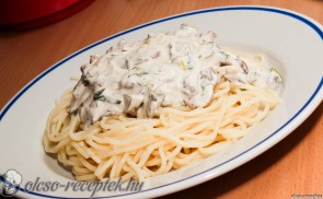 Gombás-tejfölös spagetti