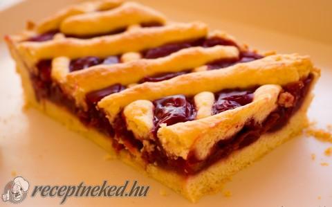 Meggyes-rácsos pite