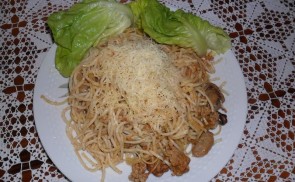 Húsos-gombás spagetti csőben sütve