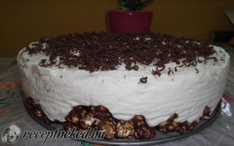 Pattogatott kukorica torta