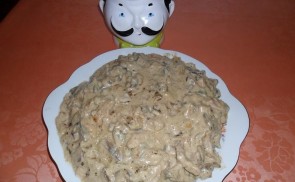 Sertéscsíkok stroganoff módra