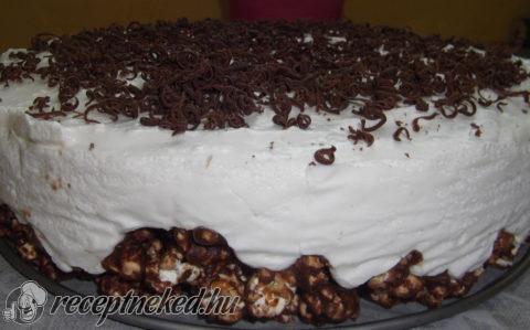 Pattogatott kukorica torta