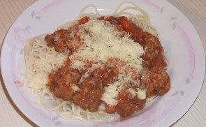Spagetti húsgombóccal