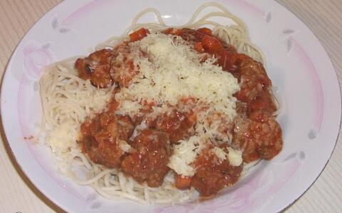 Spagetti húsgombóccal