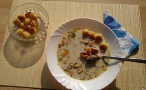 Tárkonyos, gombás raguleves