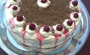 Túrós-tejszínes “Feketeerdő torta”