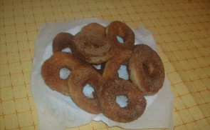 Fahéjas fánk karika