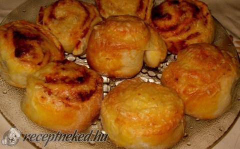 Pizzakrémes és sajtos tekercs