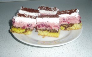 Meggyes habos szelet
