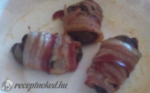 Baconbe göngyölt máj