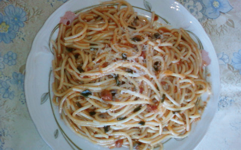 Spagetti újhagymával