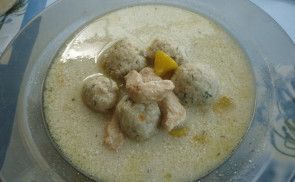 Kapros húsgombóc leves