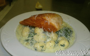 Parajos gnocci, grillezett lazaccal