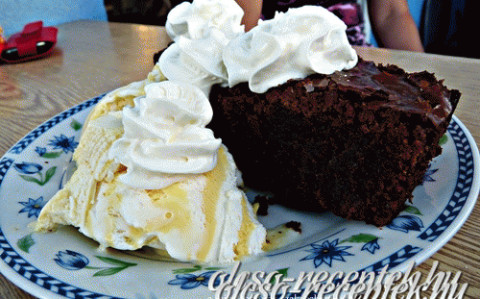 Csokis brownie vanília fagylalttal