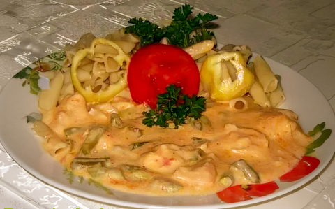 Csirkepaprikás zöldbabbal, penne tésztával
