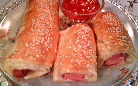Baconos virsli szezámos bundában
