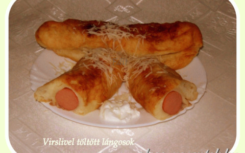 Virslivel töltött, burgonyás lángos