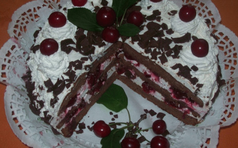 Fekete-erdei meggytorta