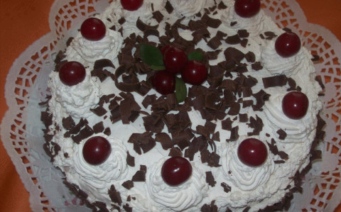 Fekete-erdei meggytorta
