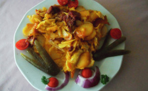Krumplis-kolbászos omlett