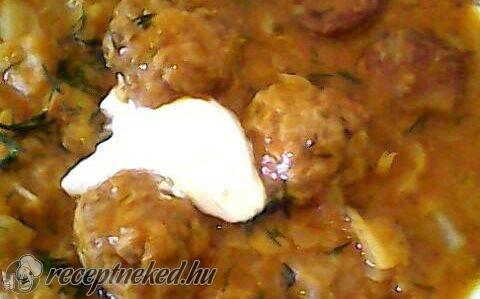 Húsgombócos káposzta pörköltösen