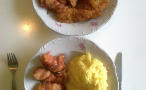 Fokhagymás baconos csirkemell