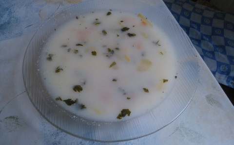 Tejes cukkinileves