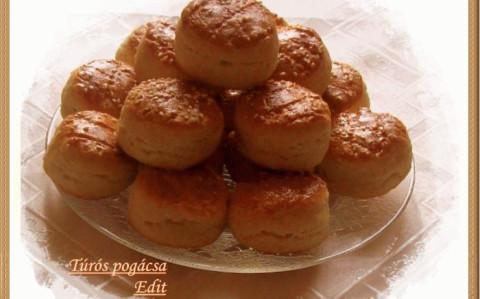 Túrós pogácsa