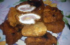 Rántott csirkemell sajttal baconnel