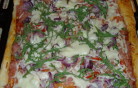 Sonkás-ruccolás pizza