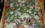 Sonkás-ruccolás pizza