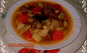Marhagulyás csipetkével