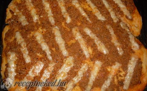 Pizza (bolognai és hagymás-szalonnás-tojásos)