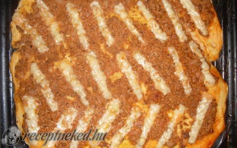 Pizza (bolognai és hagymás-szalonnás-tojásos)