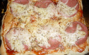 Szalámis pizza