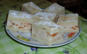 Pudingkrémes barackos szelet
