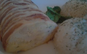 Őzgerinces-baconos csirkemell