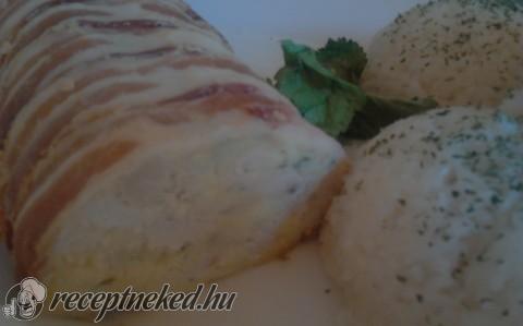 Őzgerinces-baconos csirkemell