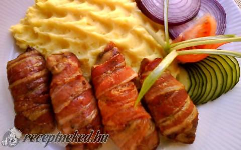 Csípős csirkemáj bacon köntösben