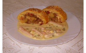 Csirkemájas tekercs majonézes salátával