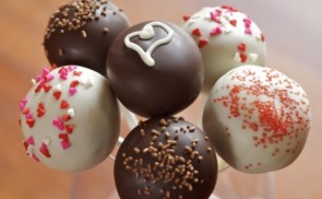 Cake pops  (Nyalóka süti)