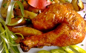 Chilis, borsos csirke egészben sütve