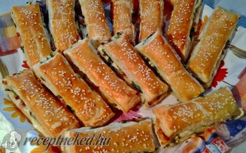 Sajtos, medvehagymás, baconös stangli