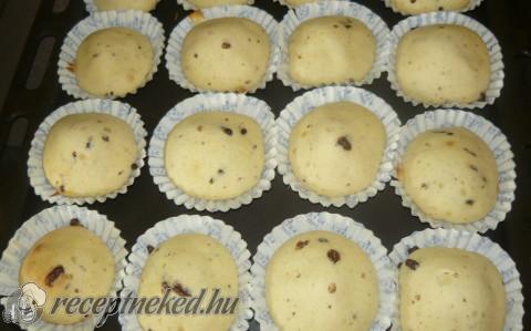 Egyszerű muffin csokidarabokkal