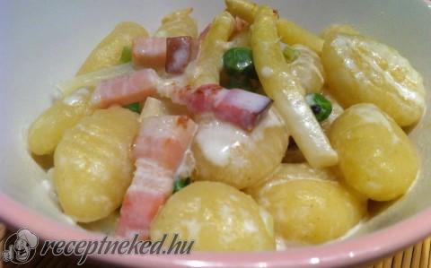 Zöldborsós-spárgás gnocchi tejszínnel