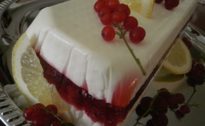 Ribizlis joghurtterrine