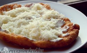 Piacos néni lángosa