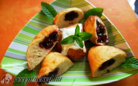 Cseresznyével töltött lángos