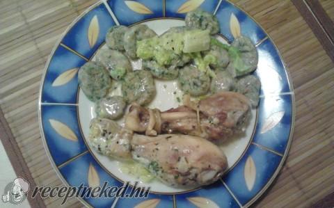 Spenótos gnocchi tejszínes csirkecombbal