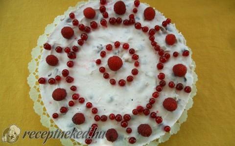 Gyümölcsös joghurttorta